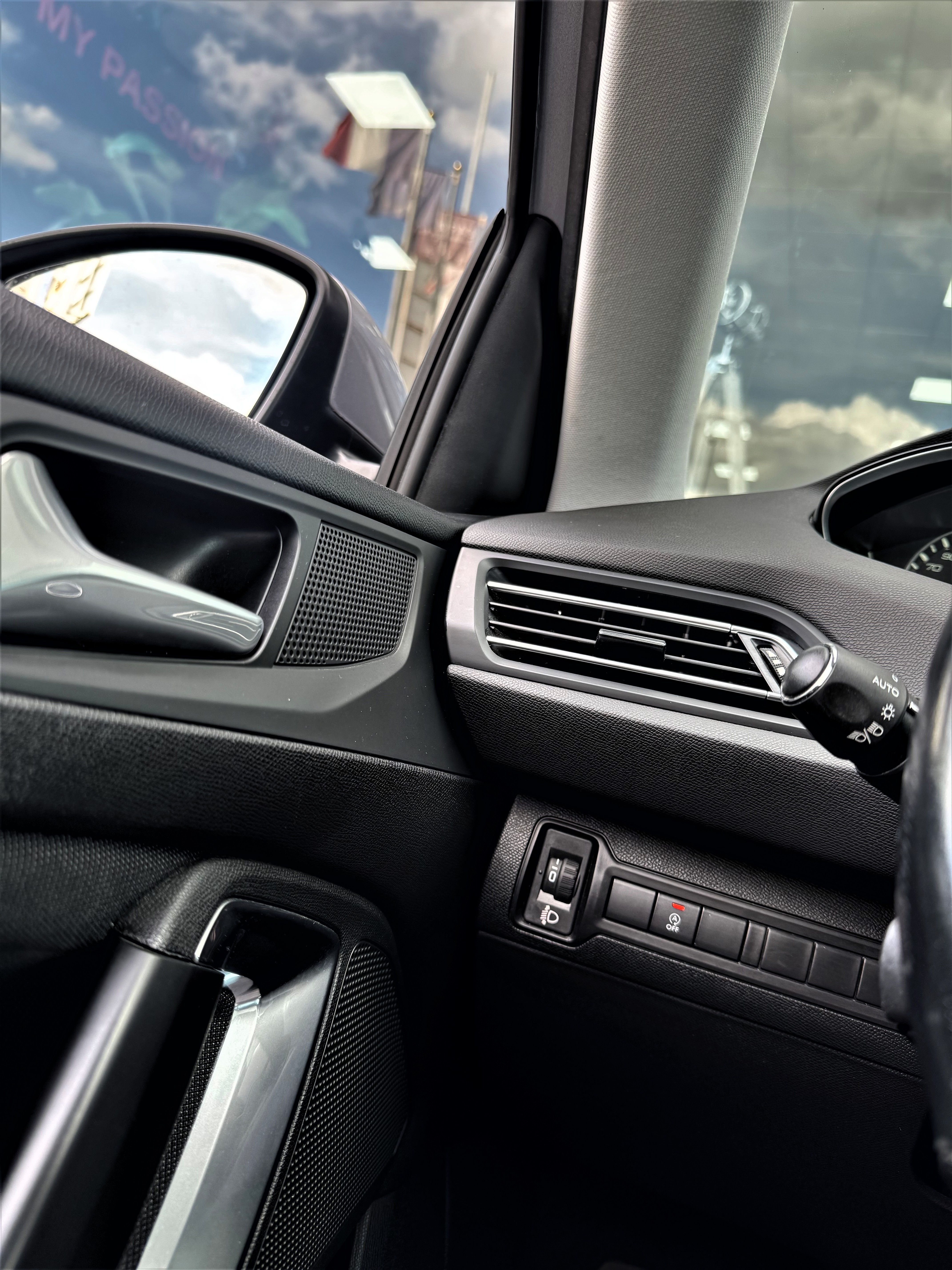 Peugeot 308 II HDi 130 S&S Allure Design' 1er Propriétaire