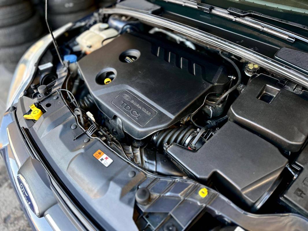 Ford Focus II 1.6 TDCi 115ch FAP Stop&Start Titanium X