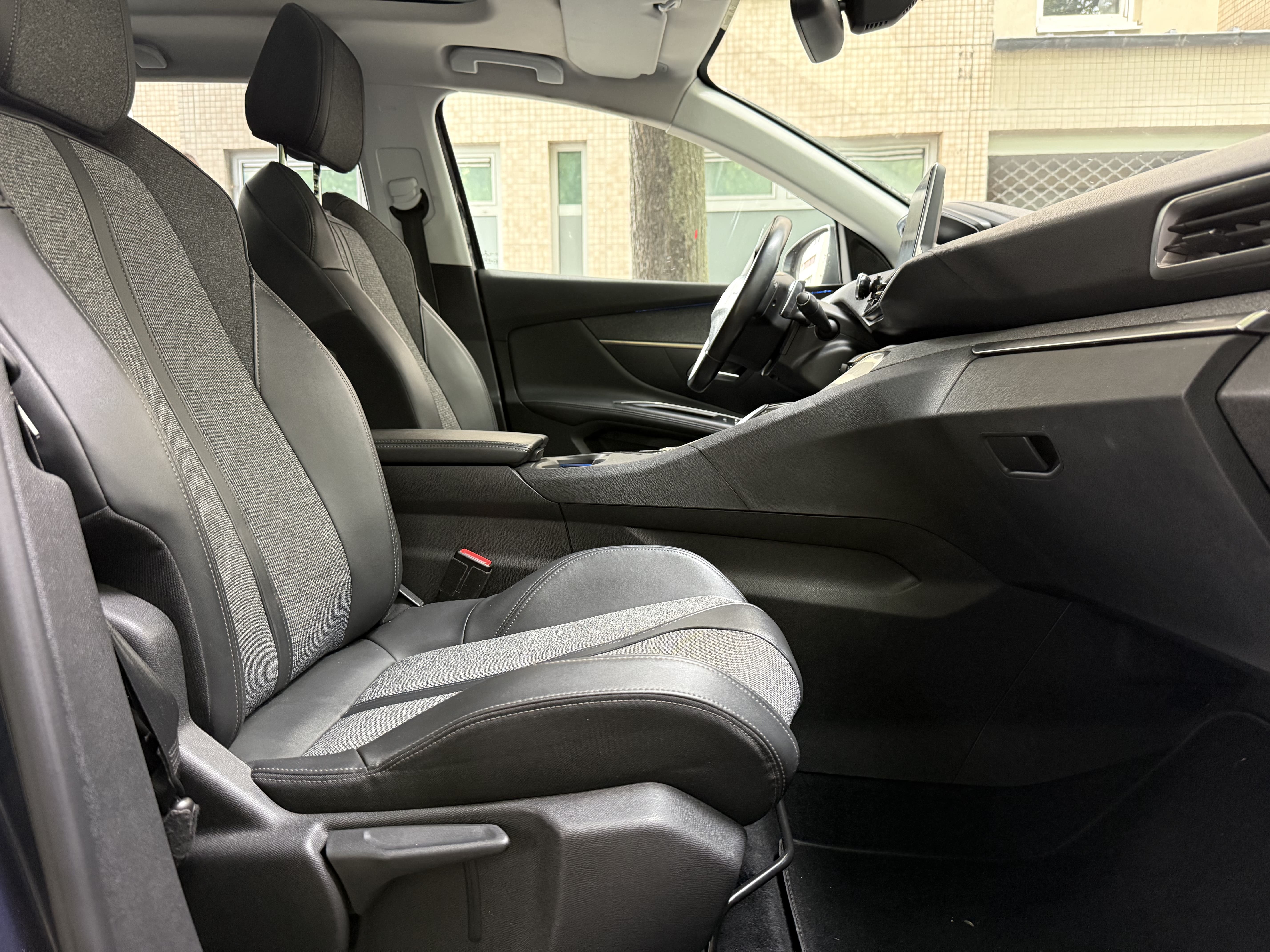 Peugeot 5008 II 1.2 PURETECH 130 S&amp;S 7CV ALLURE BUSINESS EAT8