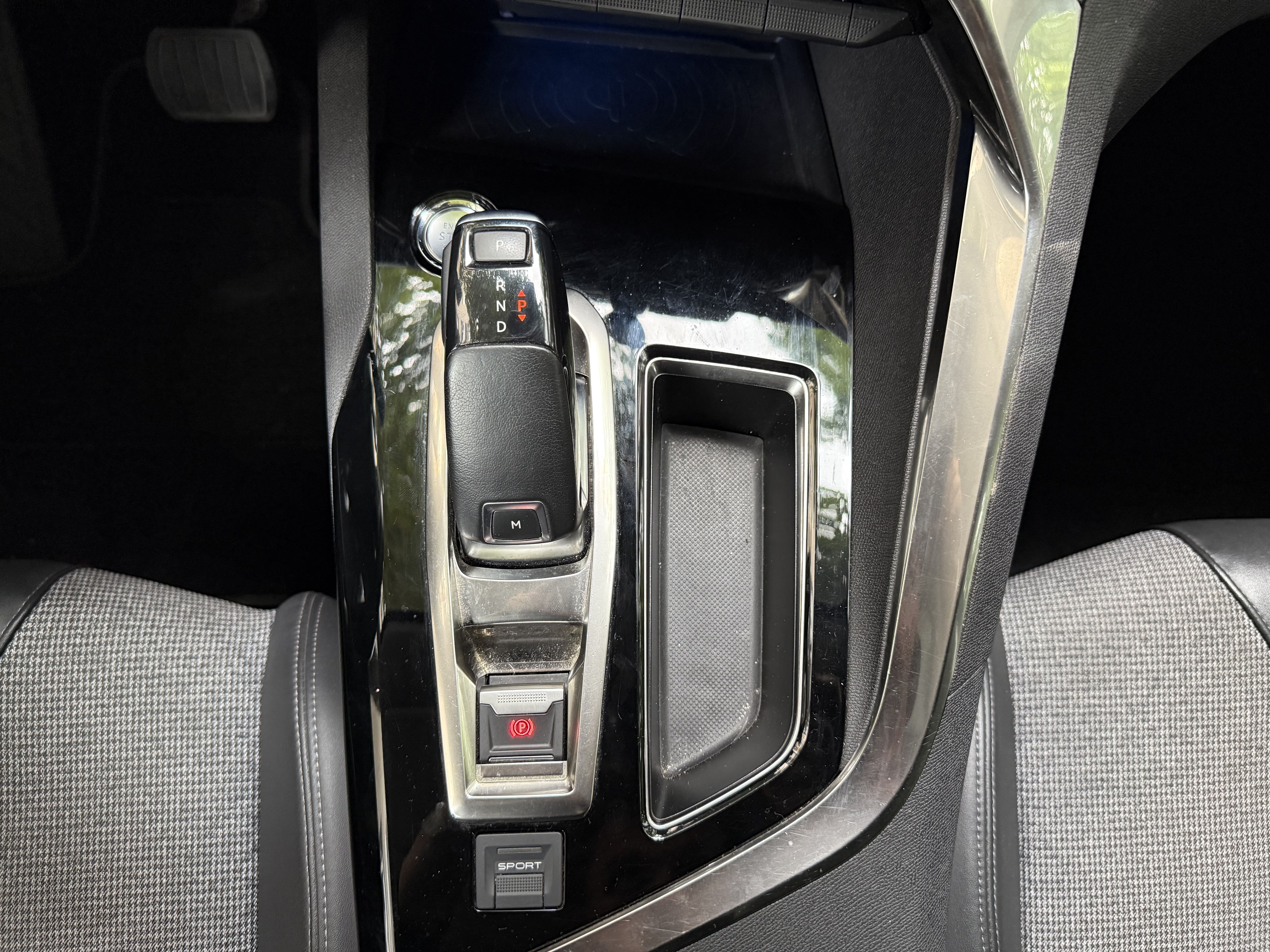 Peugeot 5008 II 1.2 PURETECH 130 S&amp;S 7CV ALLURE BUSINESS EAT8