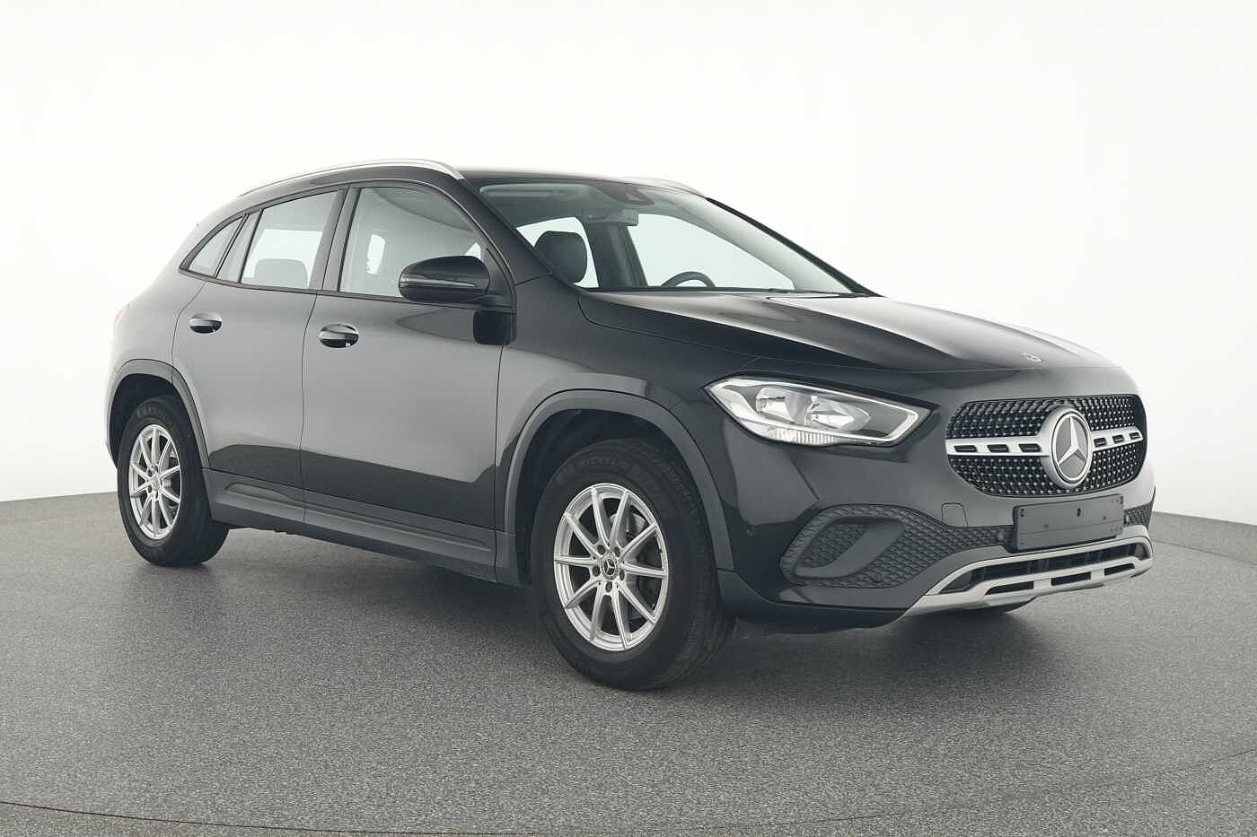 Mercedes-Benz GLA 180  Off-Roader