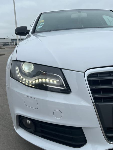 Audi A4 IV (2) 2.0 TDI 143 S LINE