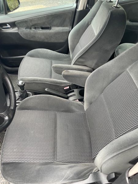 Peugeot 207 1.4 HDI 70 EXECUTIVE 5P