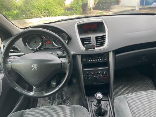 Peugeot 207 1.4 HDI 70 EXECUTIVE 5P