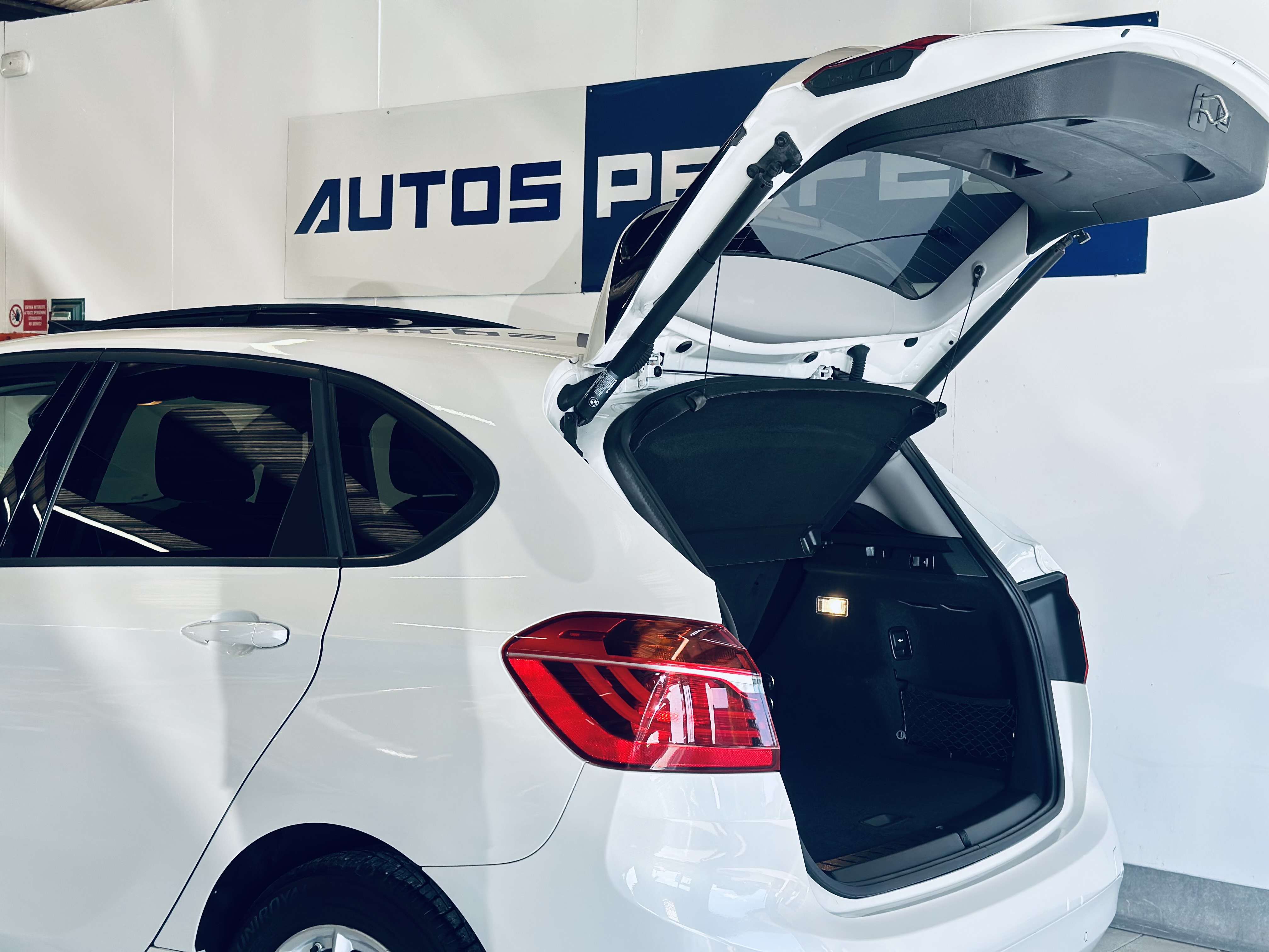 BMW 216 dActive Tourer PDC NAVI CLIM BIZONE TOIT PANO-OUVR