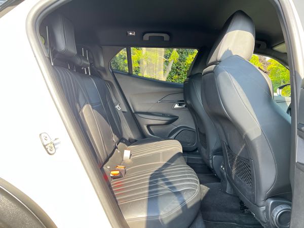 Peugeot 2008 II 1.5 BLUEHDI 130 S&amp;S GT LINE EAT8