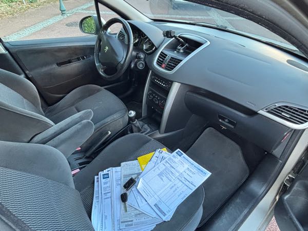 Peugeot 207 1.6 HDI 16V 110 EXECUTIVE 5P