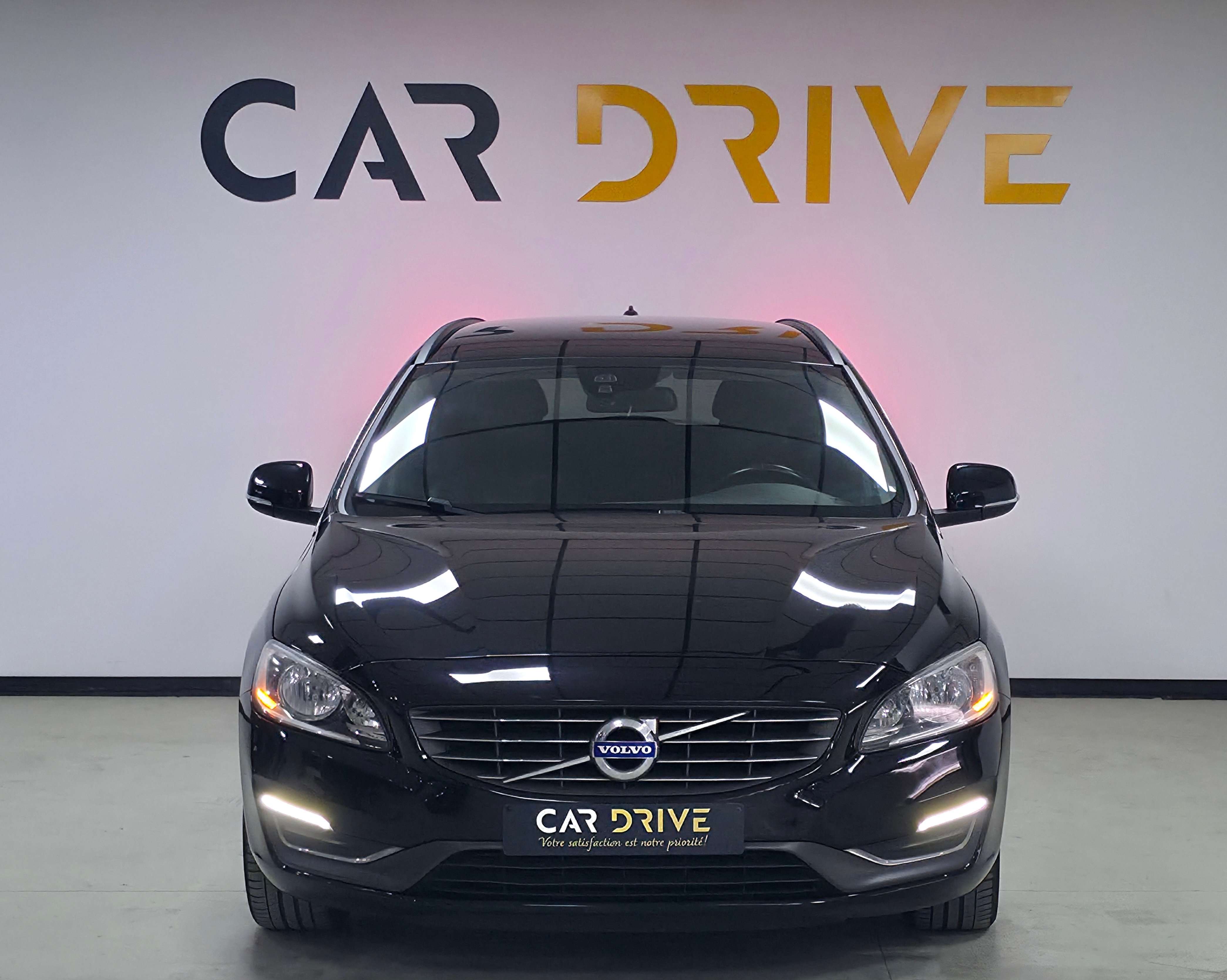 Volvo V60 1.6 D FACELIFT/CAPTEUR/CRUISE/CUIR/1ER PROPRIO