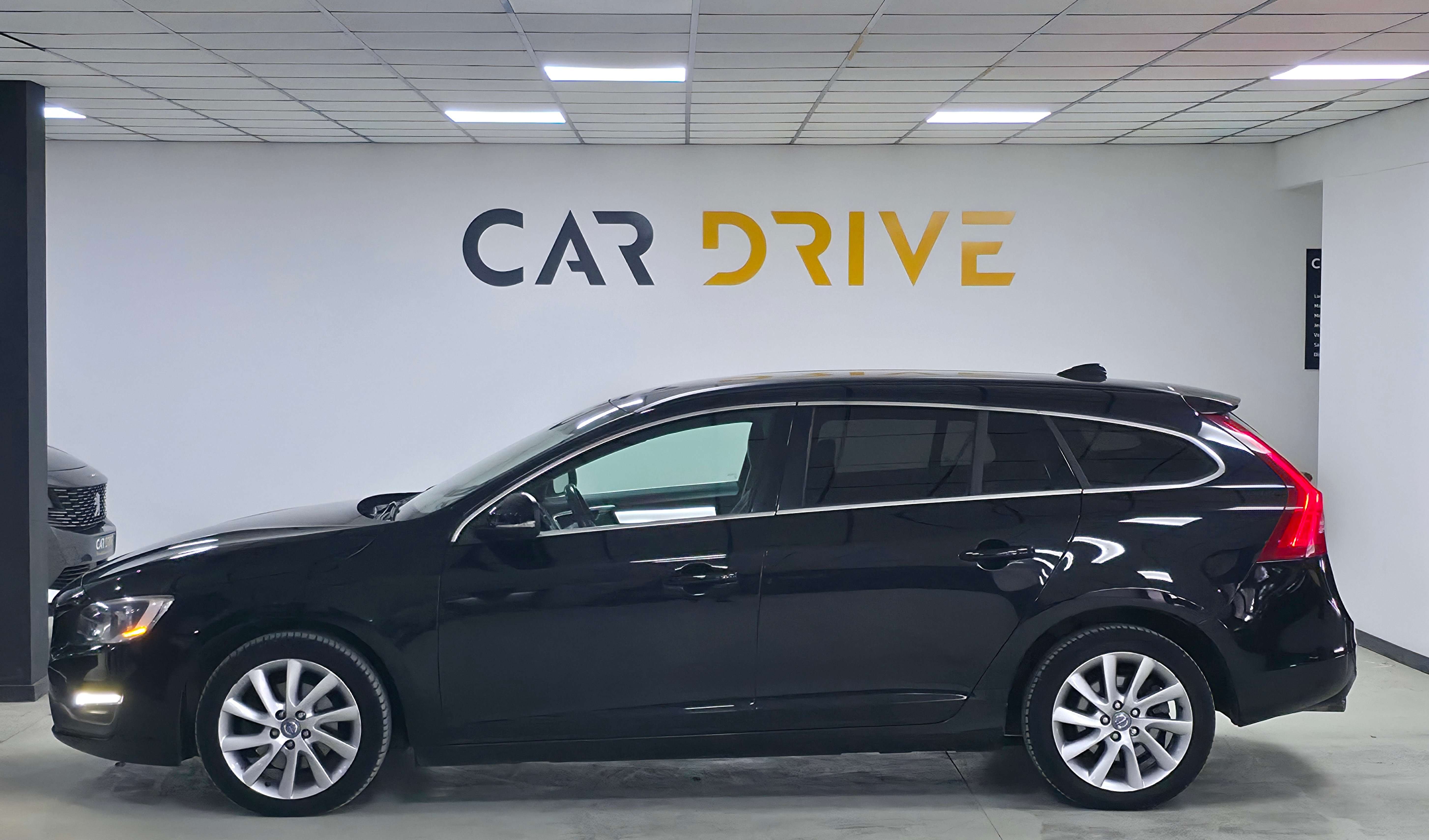 Volvo V60 1.6 D FACELIFT/CAPTEUR/CRUISE/CUIR/1ER PROPRIO