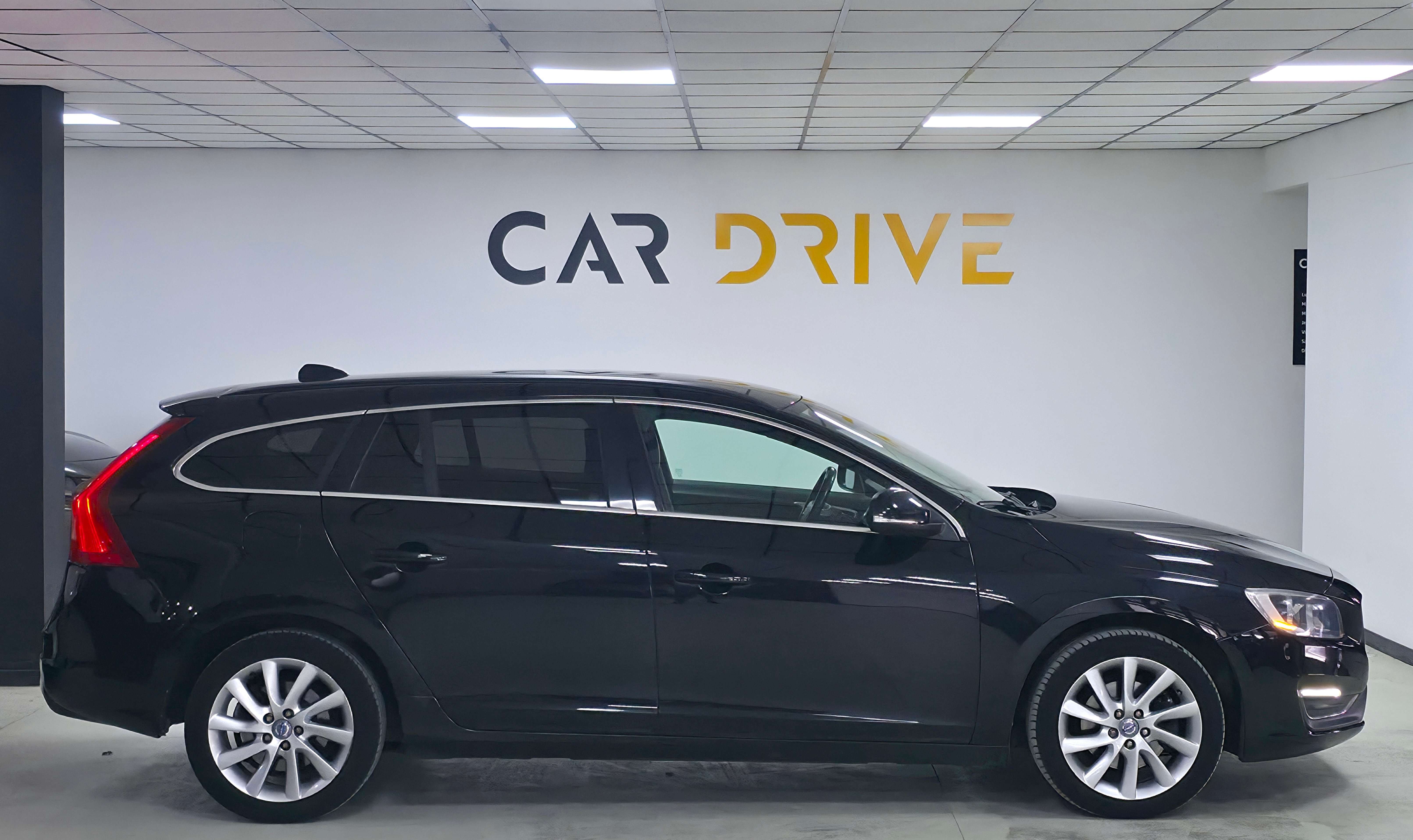 Volvo V60 1.6 D FACELIFT/CAPTEUR/CRUISE/CUIR/1ER PROPRIO