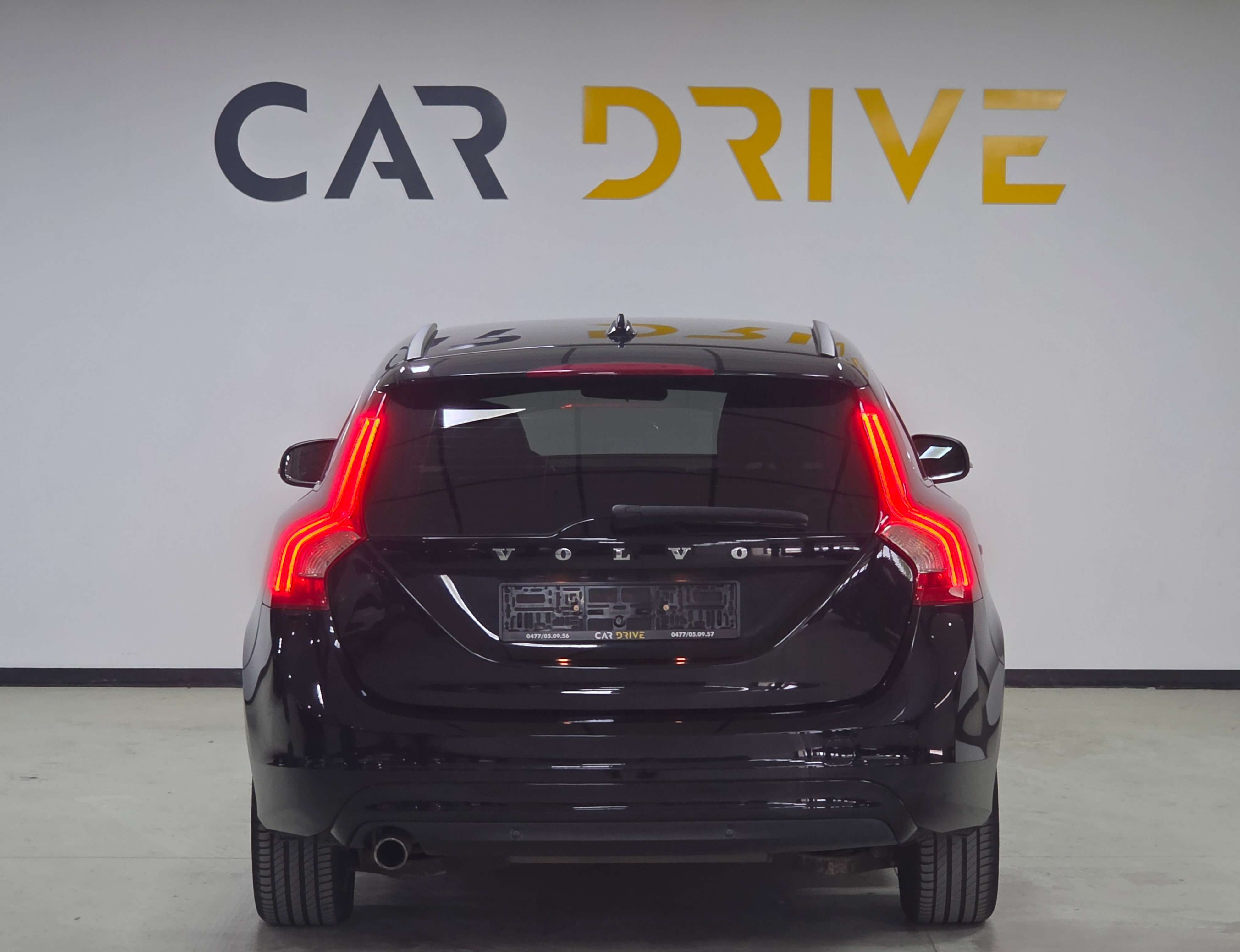 Volvo V60 1.6 D FACELIFT/CAPTEUR/CRUISE/CUIR/1ER PROPRIO