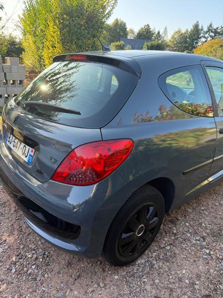 Peugeot 207 1.4 HDI 70 EXECUTIVE 5P