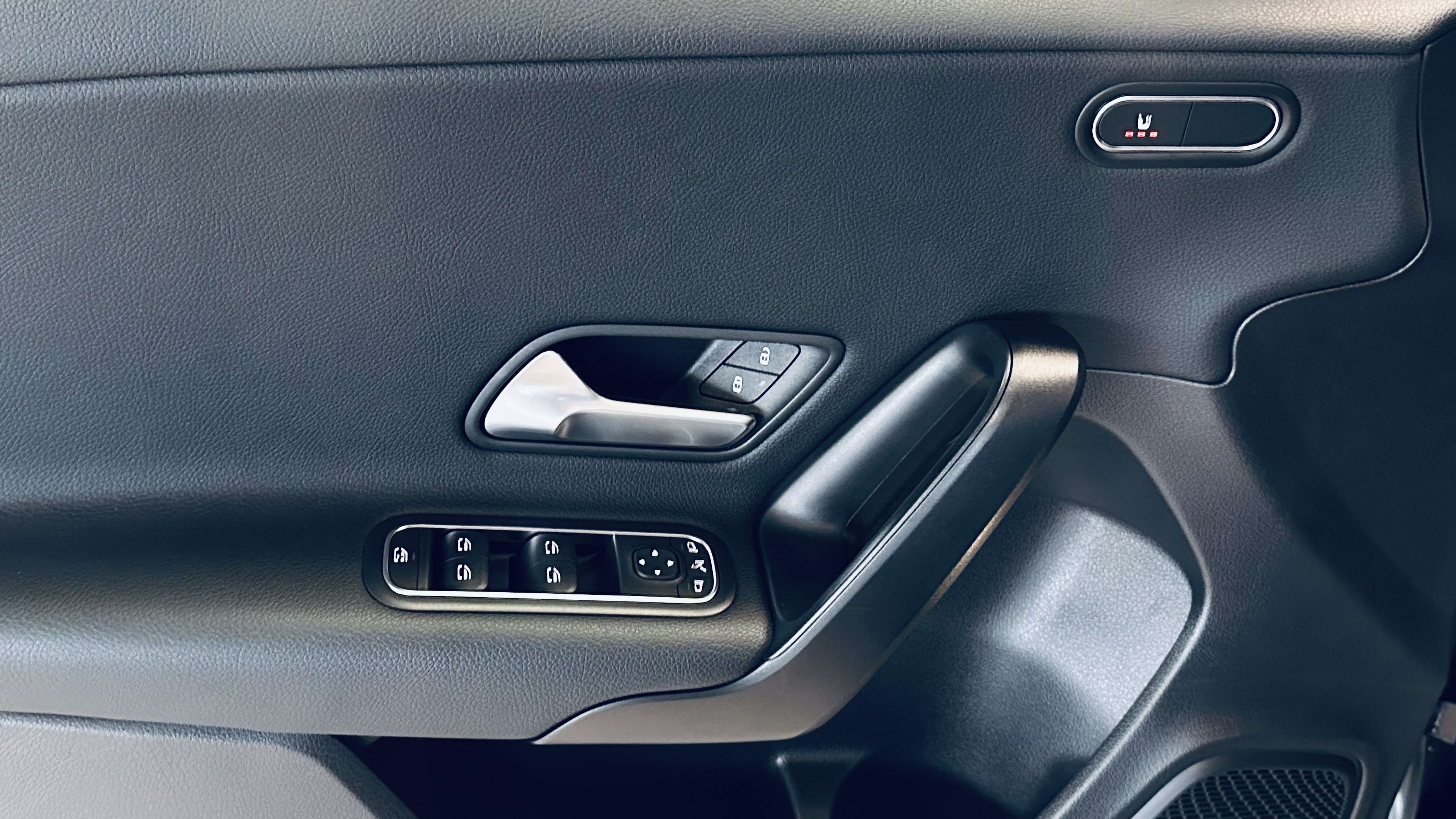 Mercedes-Benz A 180 d BOITE AUTO PALETTES NAVIE S.CHAUFF CAMERA CLIM