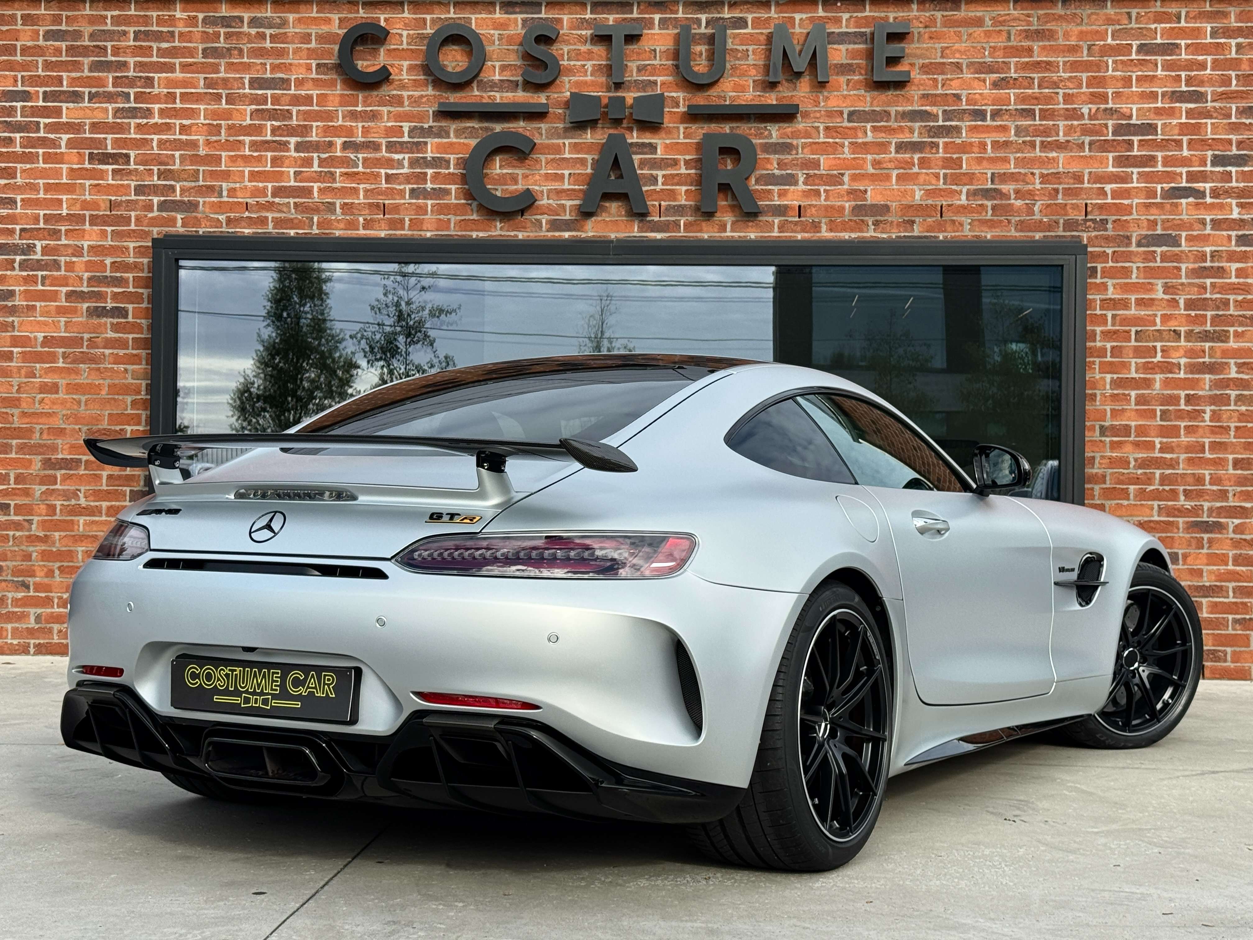 Mercedes-Benz AMG GT R - V8 Bi-Turbo