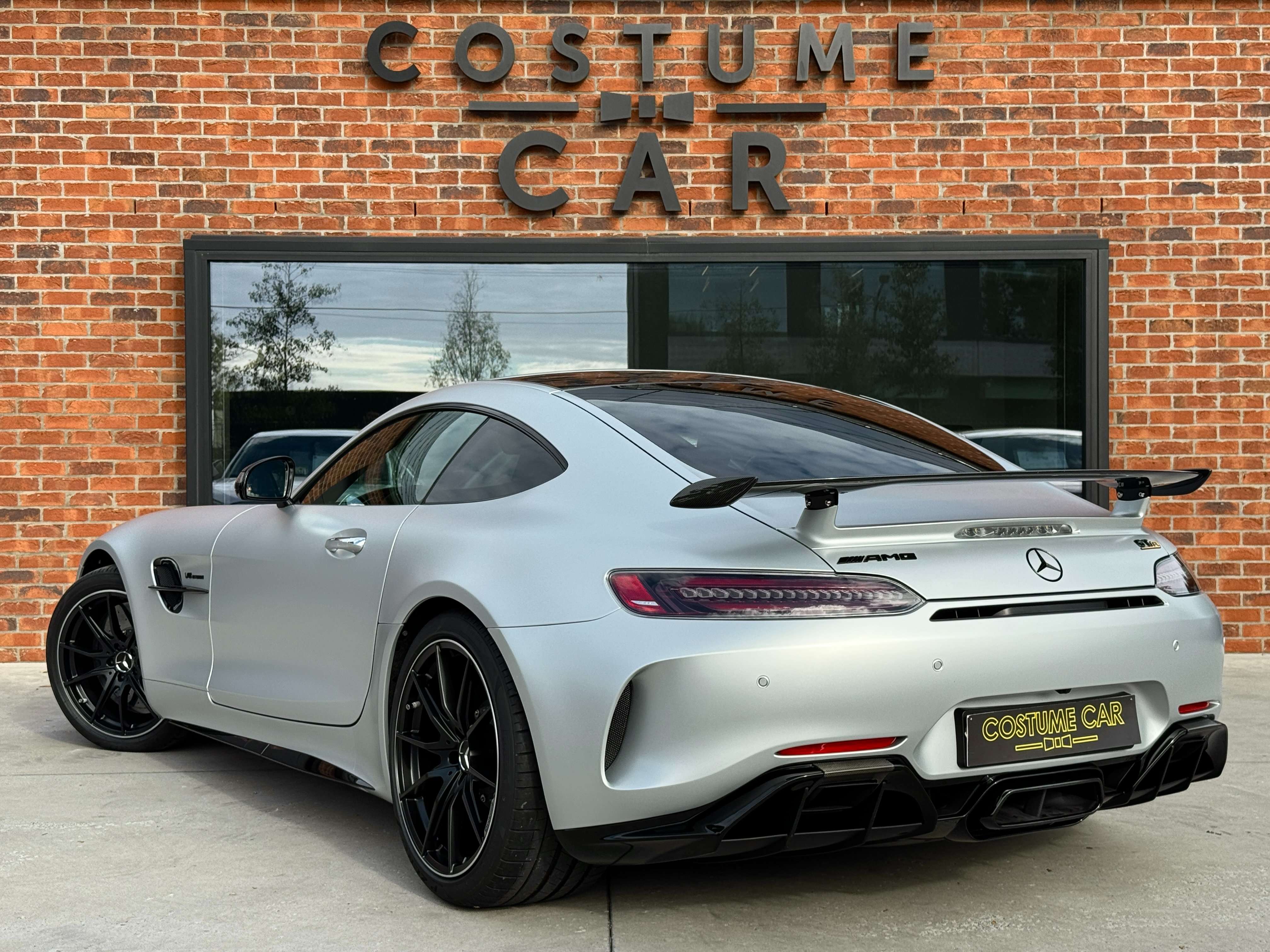 Mercedes-Benz AMG GT R - V8 Bi-Turbo