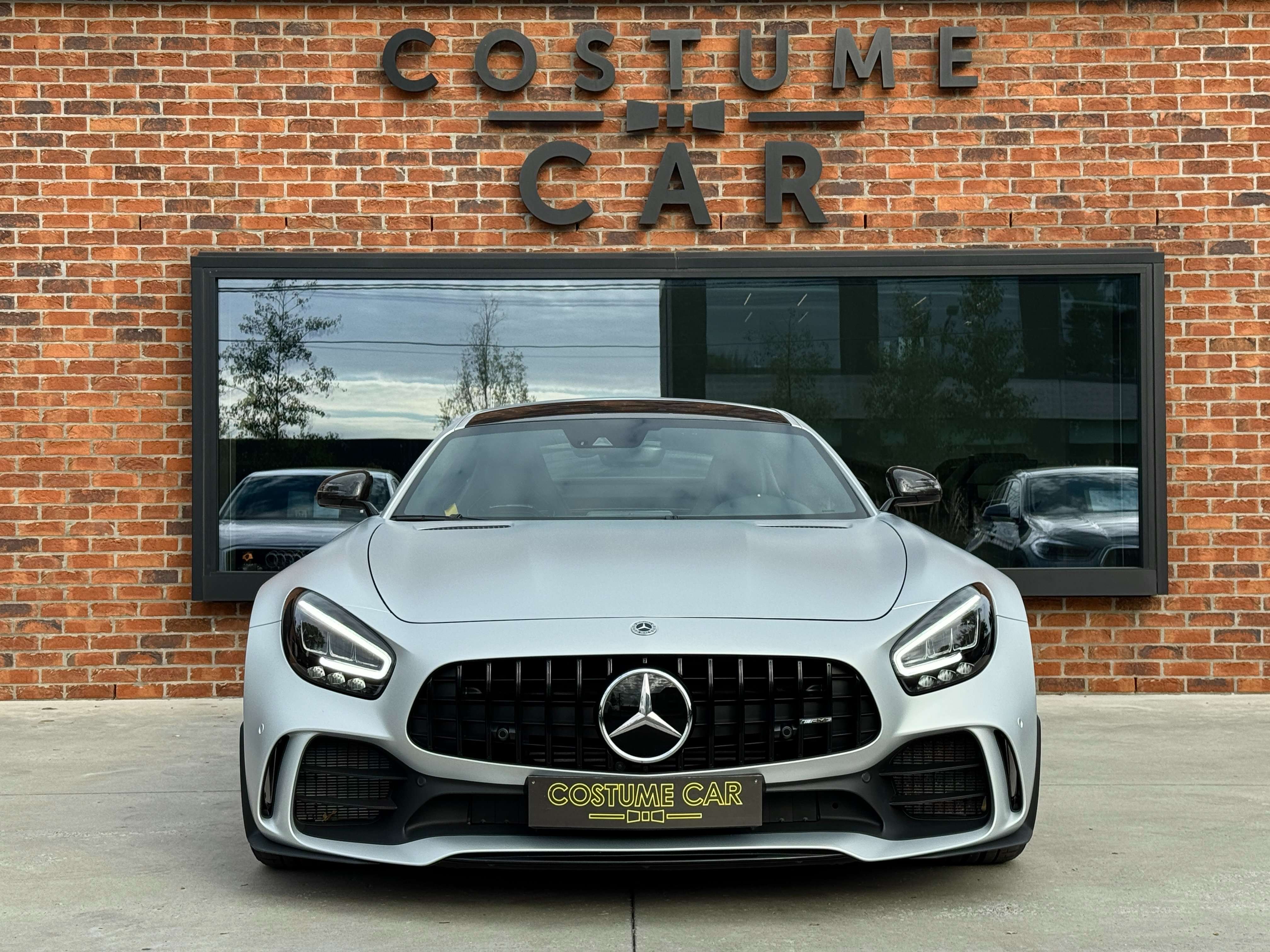 Mercedes-Benz AMG GT R - V8 Bi-Turbo