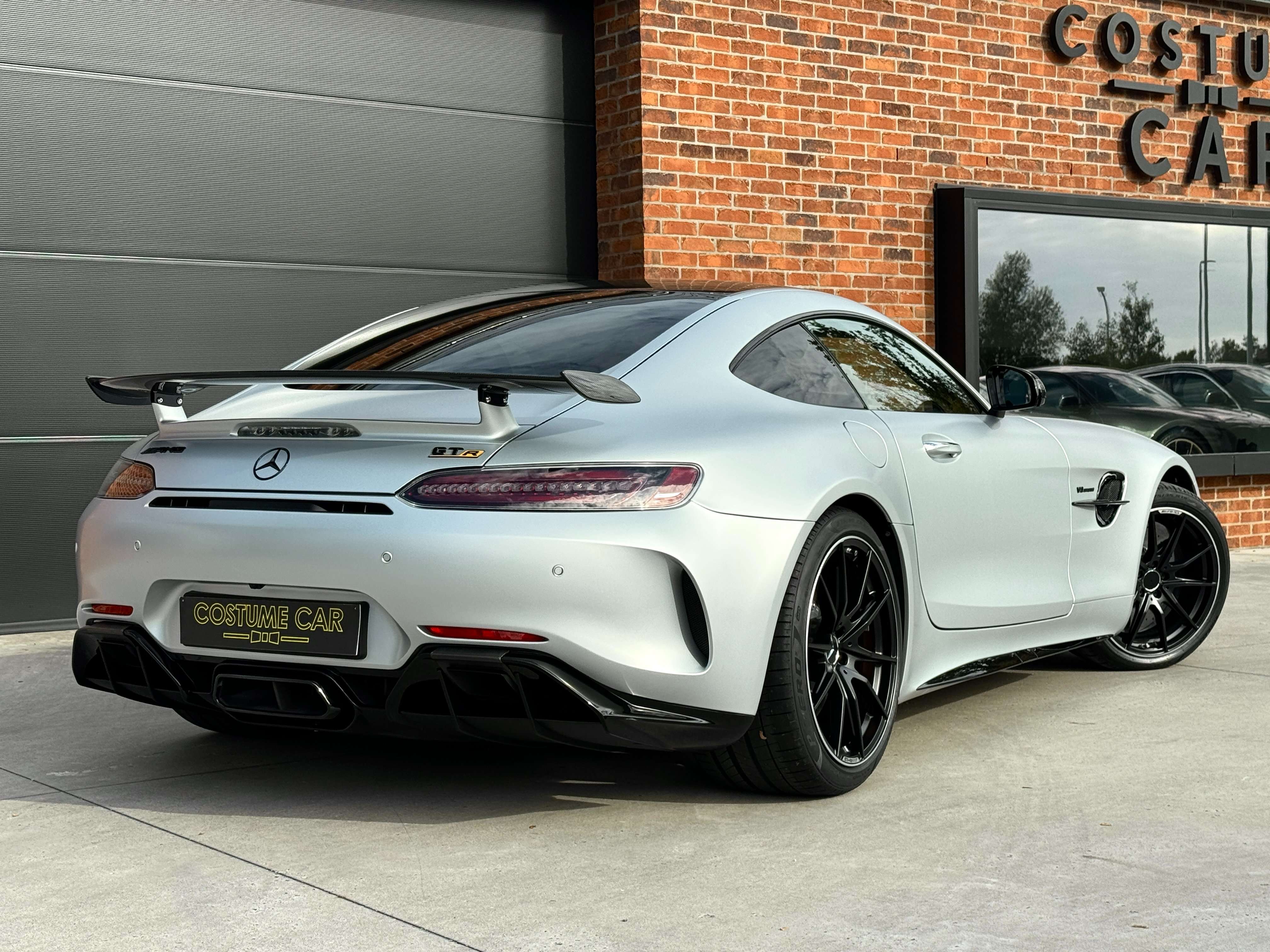 Mercedes-Benz AMG GT R - V8 Bi-Turbo