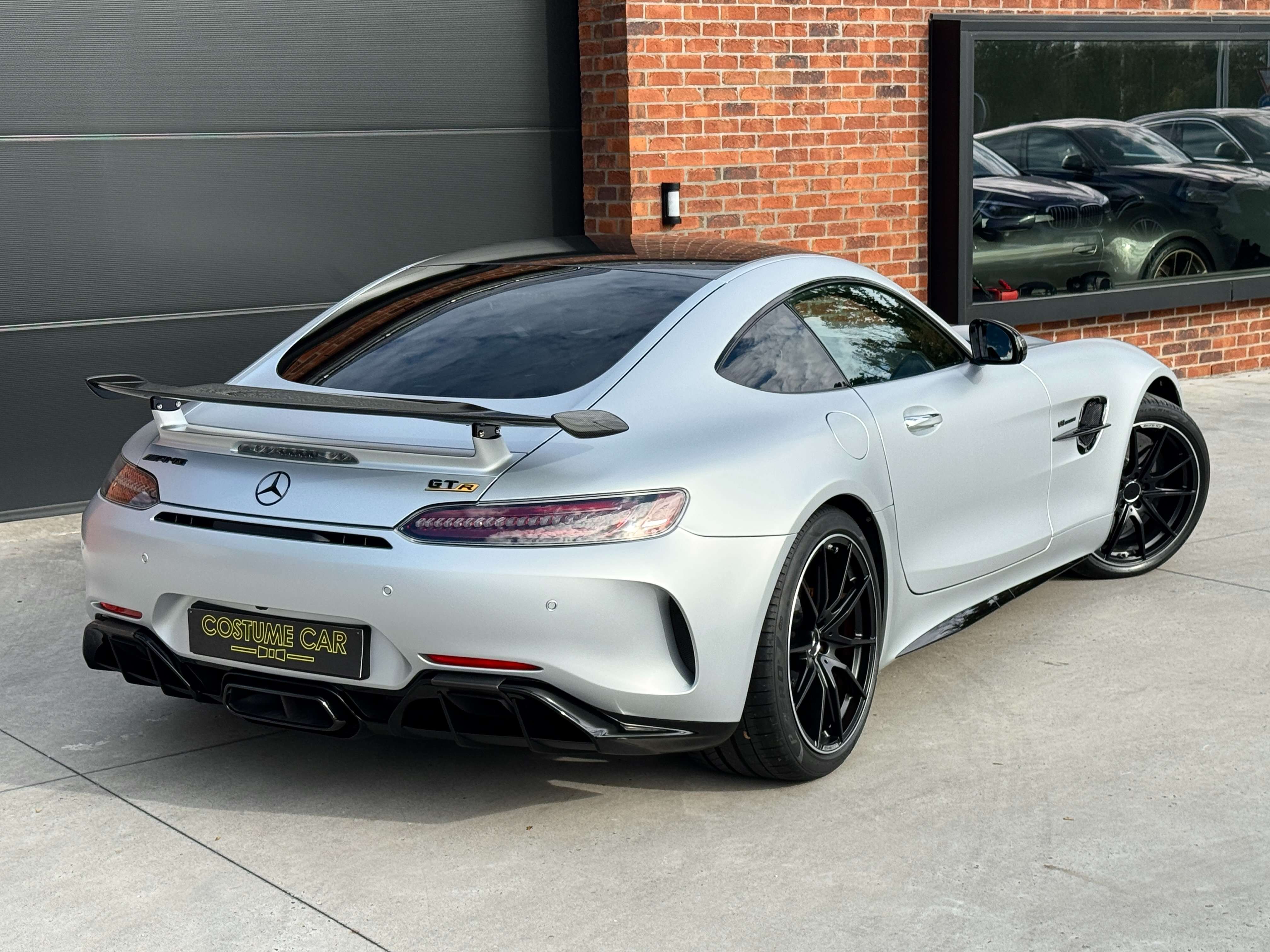 Mercedes-Benz AMG GT R - V8 Bi-Turbo