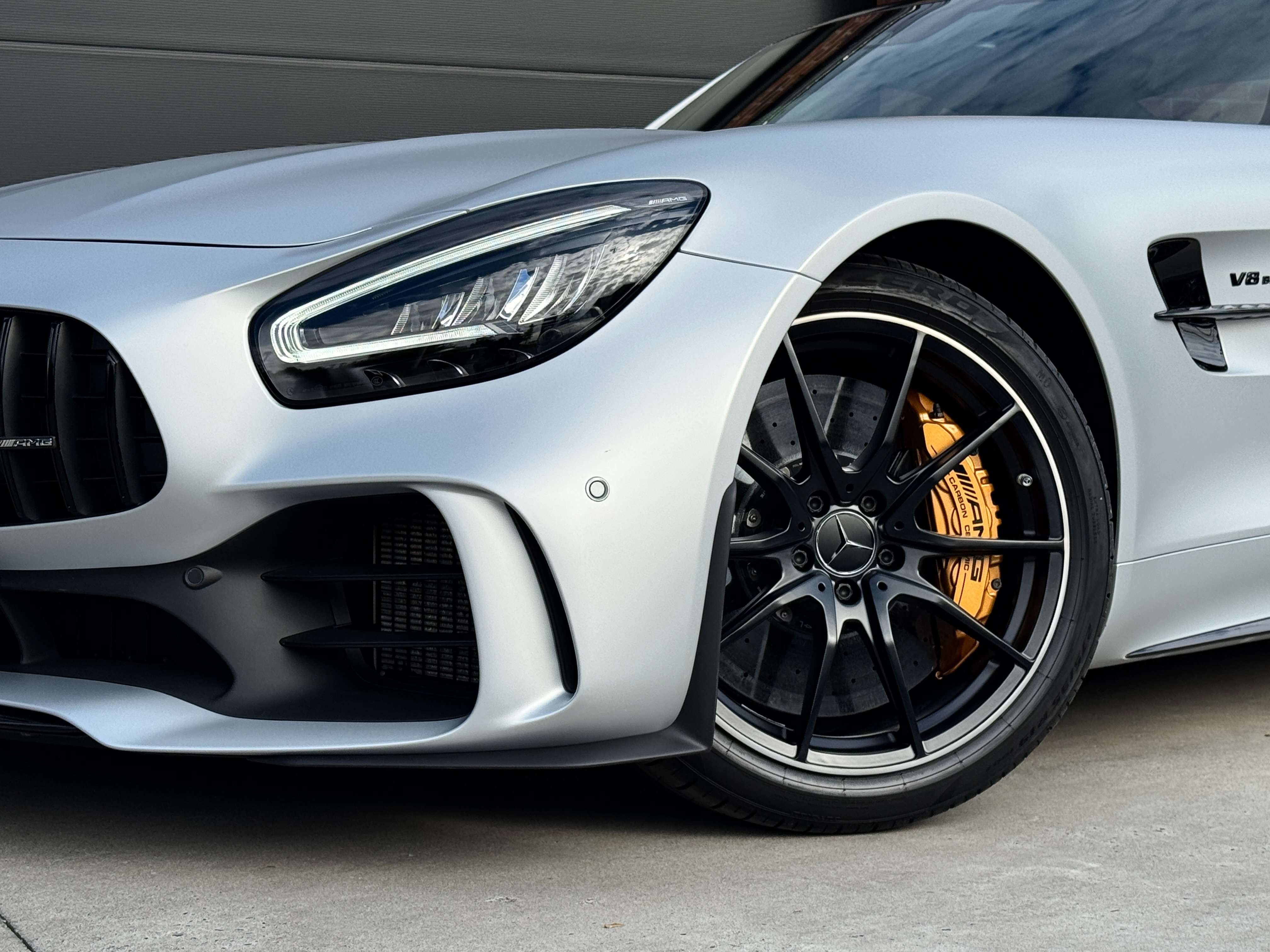 Mercedes-Benz AMG GT R - V8 Bi-Turbo