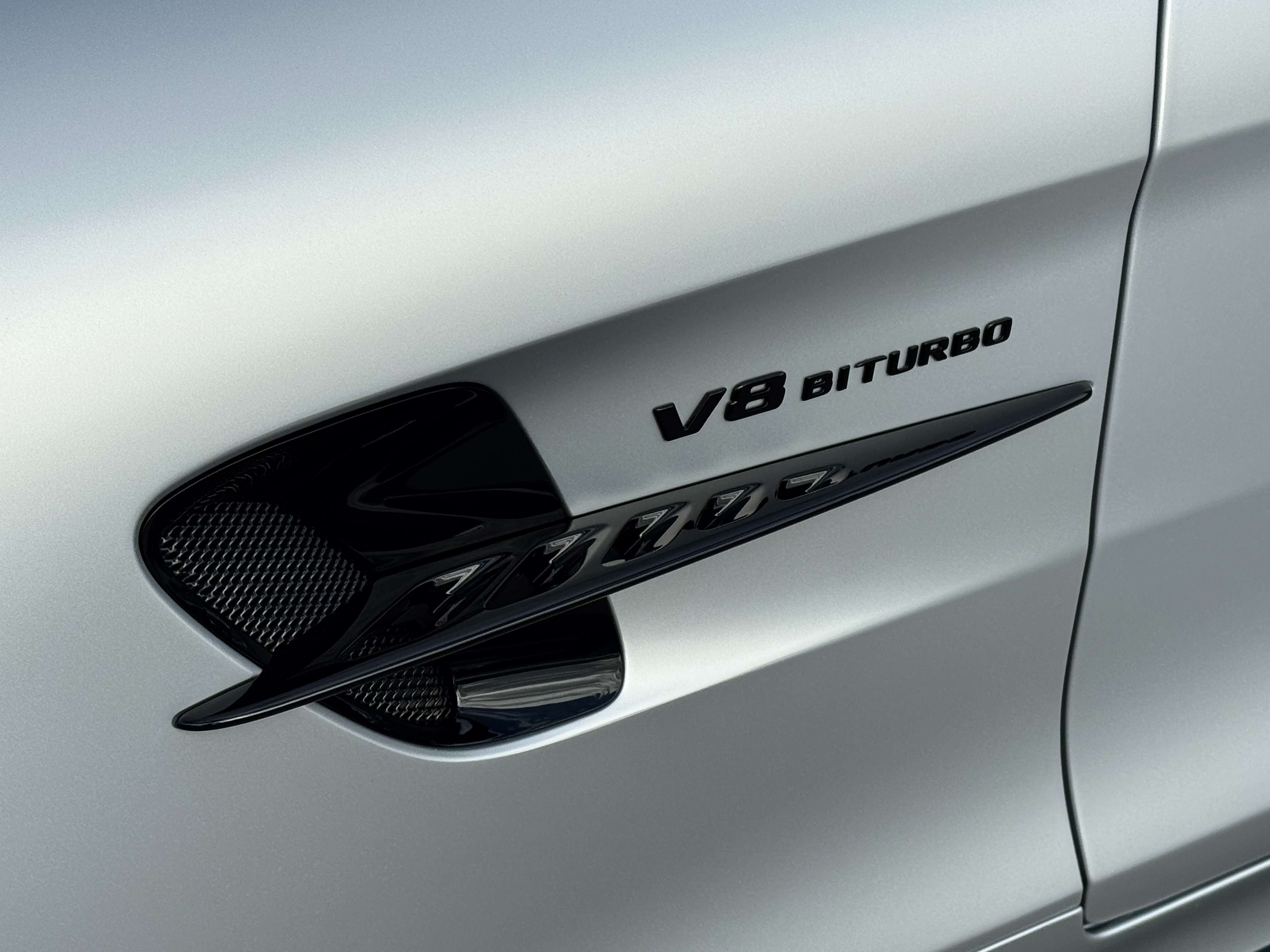 Mercedes-Benz AMG GT R - V8 Bi-Turbo