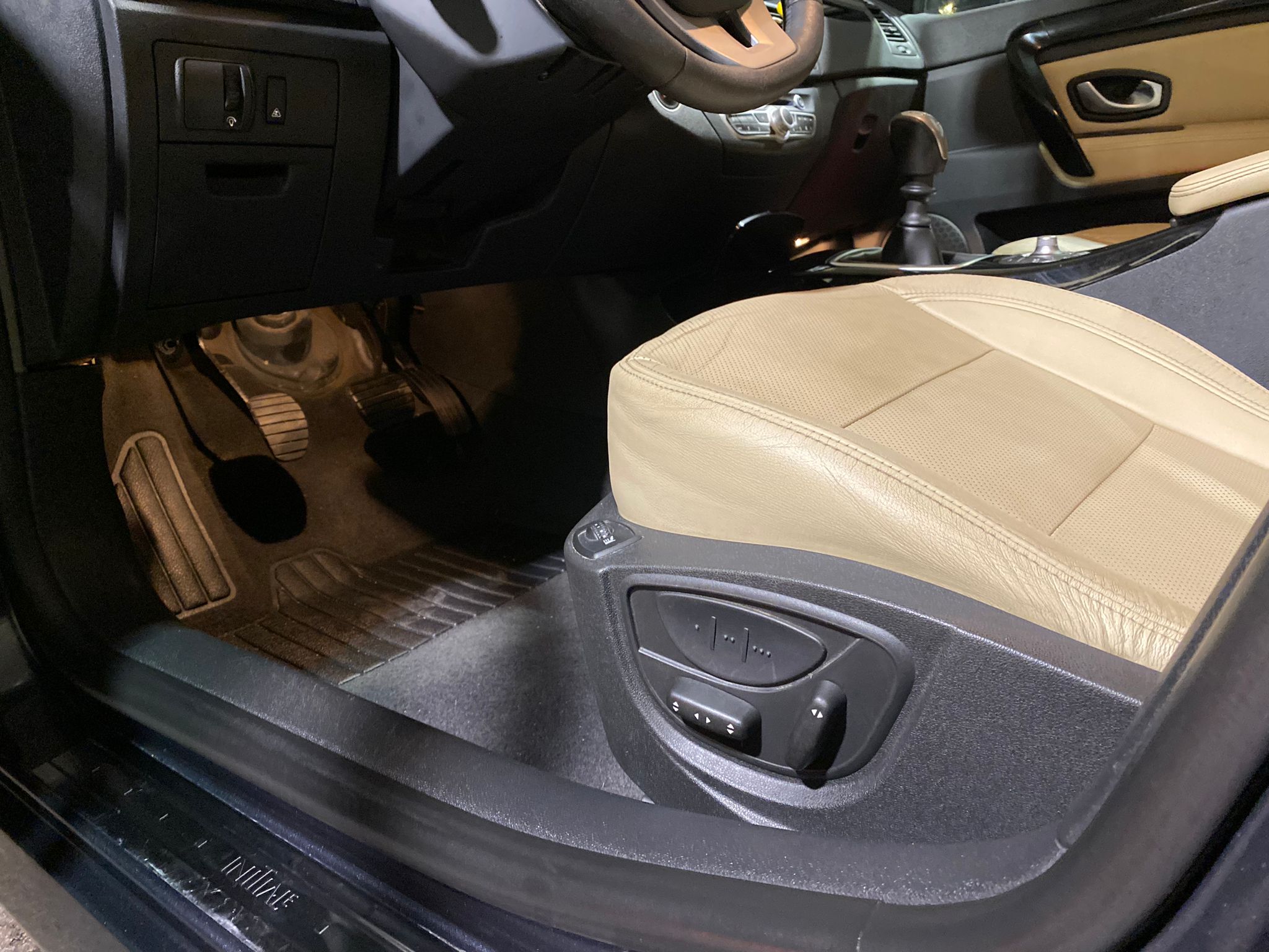 Renault Laguna III 2.0 DCI 150 8CV INITIALE