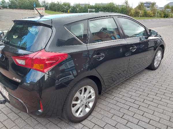 Toyota Auris Toyota aurais 1.4 D pour plus d'info 0488823306