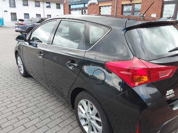 Toyota Auris Toyota aurais 1.4 D pour plus d'info 0488823306