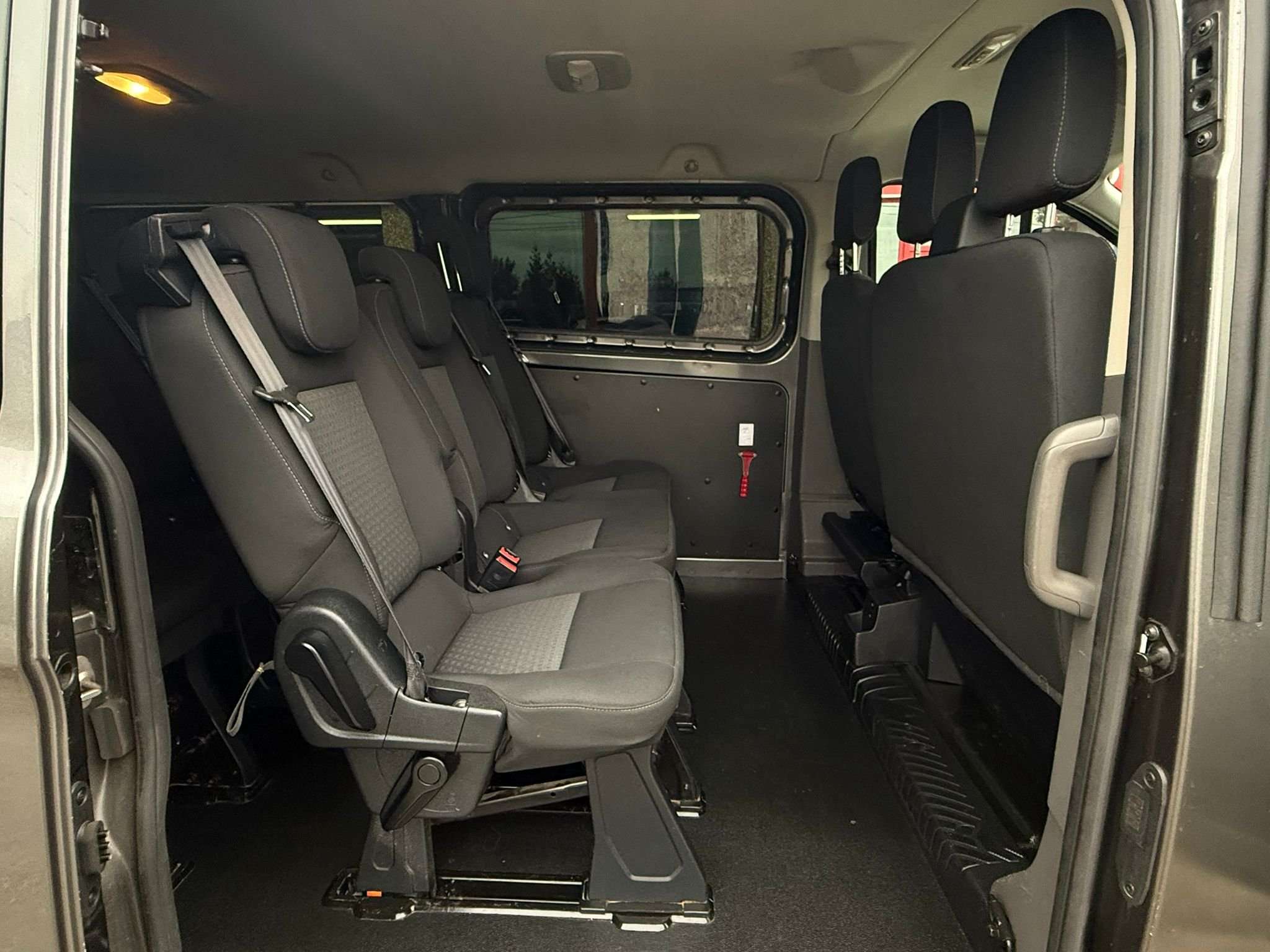 Ford Transit Custom 2.O TDCI   9 PLACES LONG LED