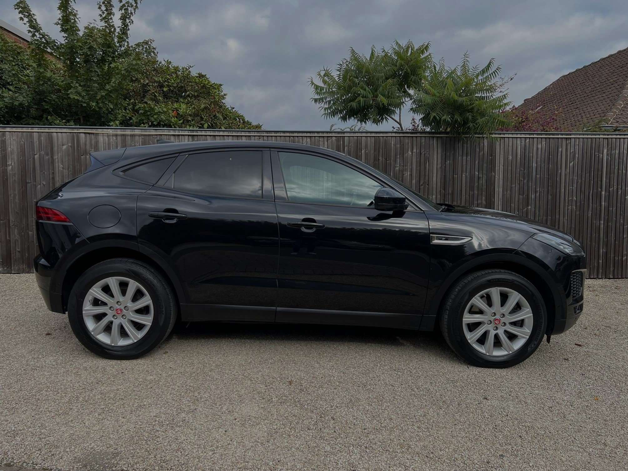 Jaguar E-Pace 2.0 T AWD S EXPORT/HANDELAAR NETTO: €9.083