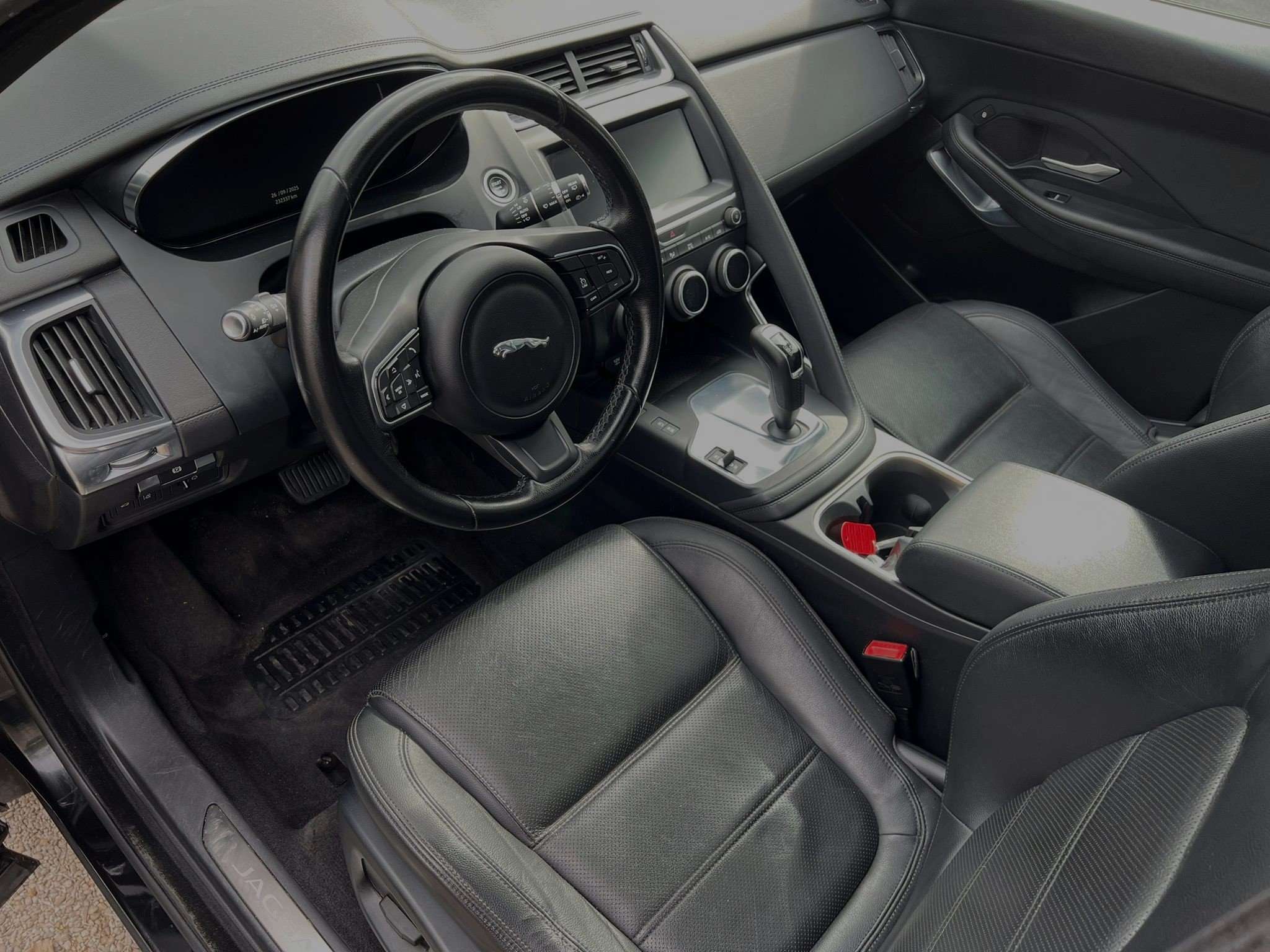 Jaguar E-Pace 2.0 T AWD S EXPORT/HANDELAAR NETTO: €9.083
