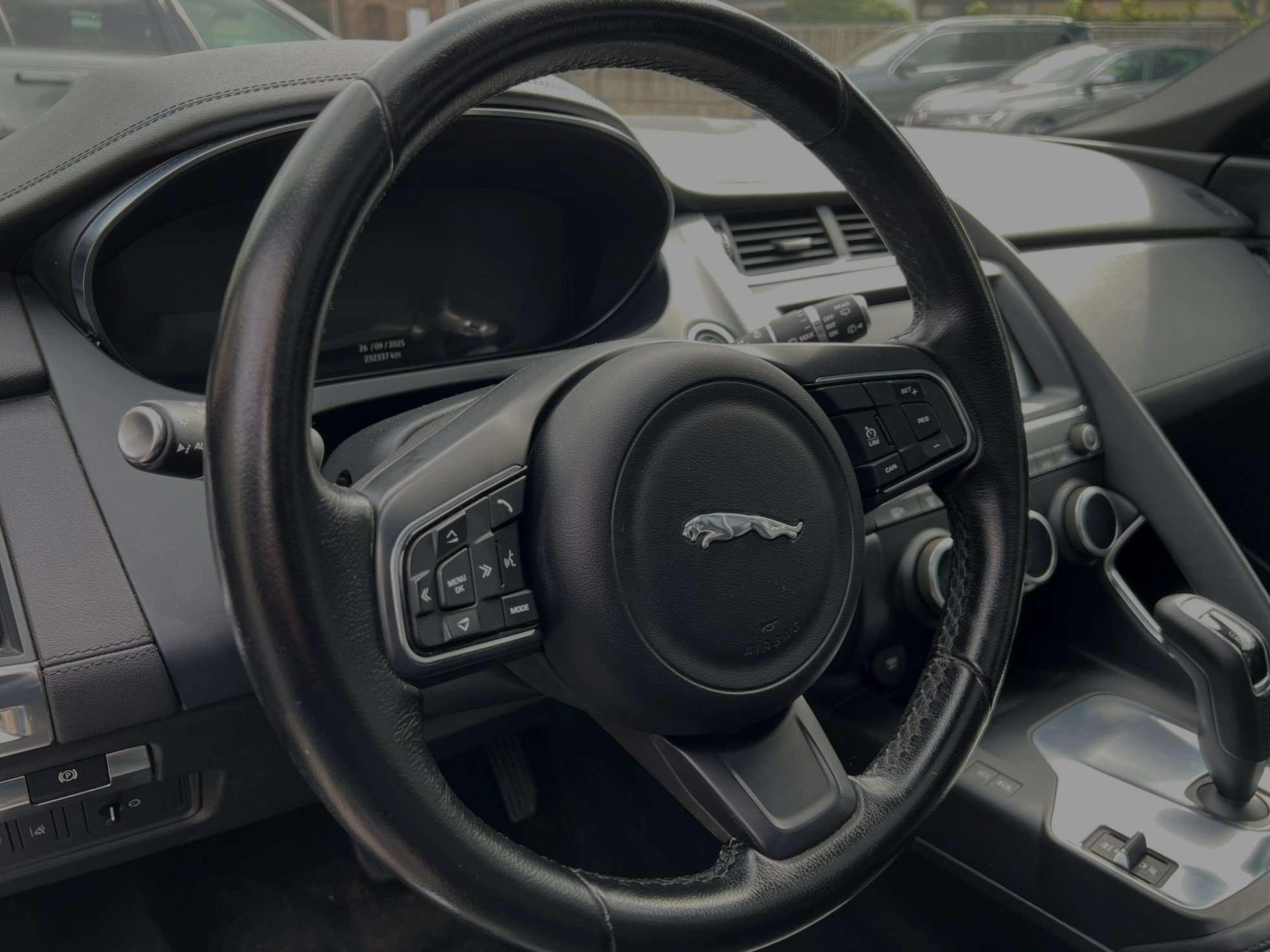Jaguar E-Pace 2.0 T AWD S EXPORT/HANDELAAR NETTO: €9.083