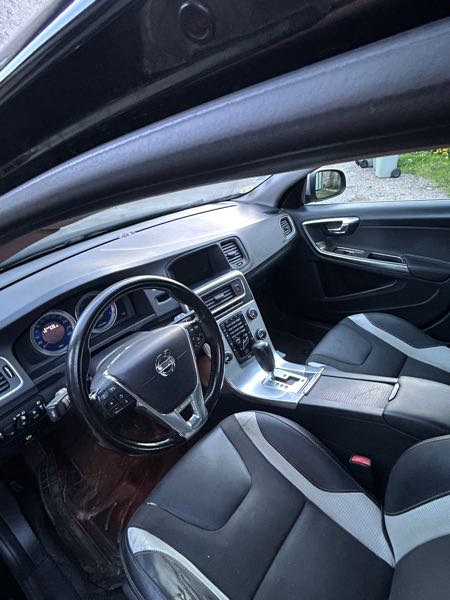 Volvo S60 II D3 163 R-DESIGN GEARTRONIC