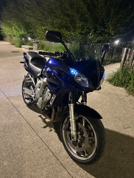 YAMAHA FZR