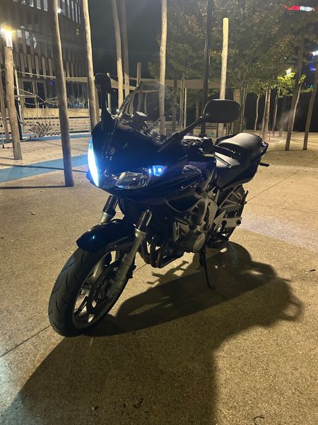 YAMAHA FZR