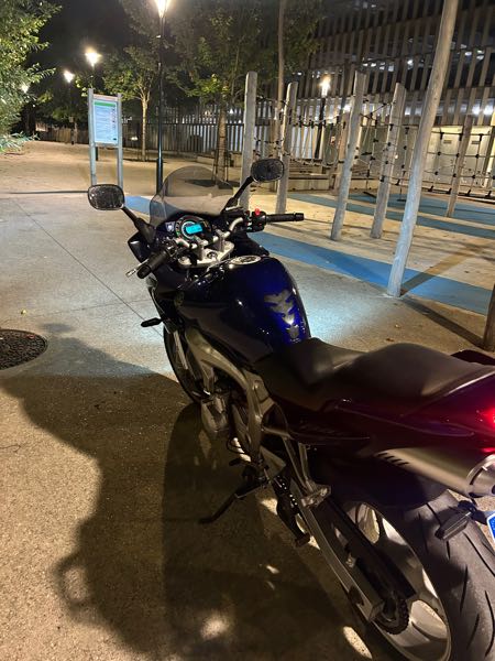 YAMAHA FZR