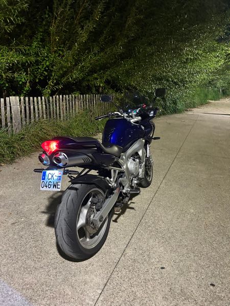 YAMAHA FZR