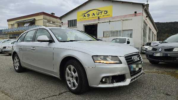 Audi A4 IV (2) AVANT 2.0 TDI 143 AMBIENTE