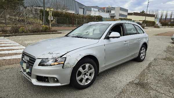 Audi A4 IV (2) AVANT 2.0 TDI 143 AMBIENTE