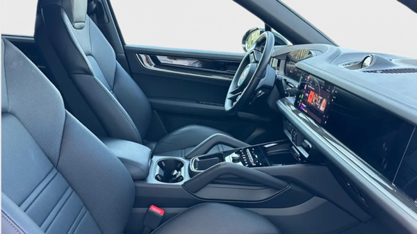 Porsche Cayenne PORSCHE CAYENNE E-HYBRID COUPÉ – 470 CH / FRANÇAIS
