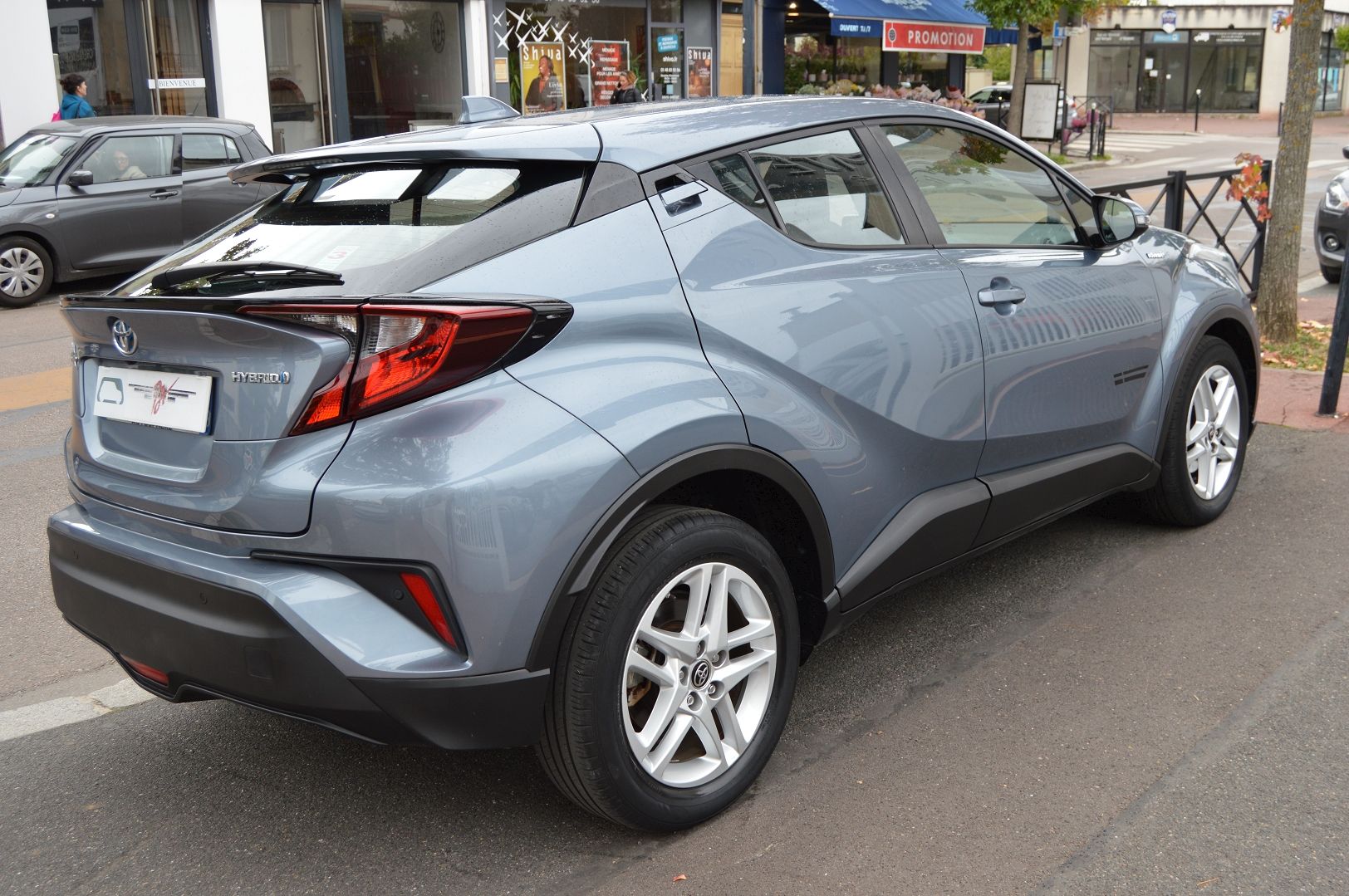 Toyota C-HR 122H DYNAMIC BUSINESS 2WD E-CVT + PROGRAMME BEYOND ZERO ACADEMY MY20