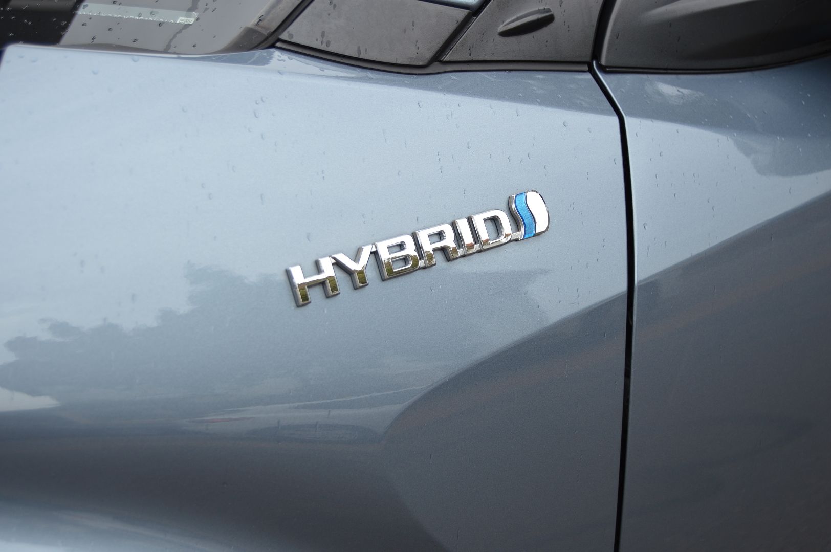 Toyota C-HR 122H DYNAMIC BUSINESS 2WD E-CVT + PROGRAMME BEYOND ZERO ACADEMY MY20