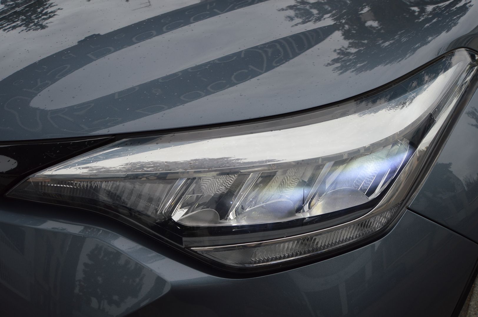 Toyota C-HR 122H DYNAMIC BUSINESS 2WD E-CVT + PROGRAMME BEYOND ZERO ACADEMY MY20