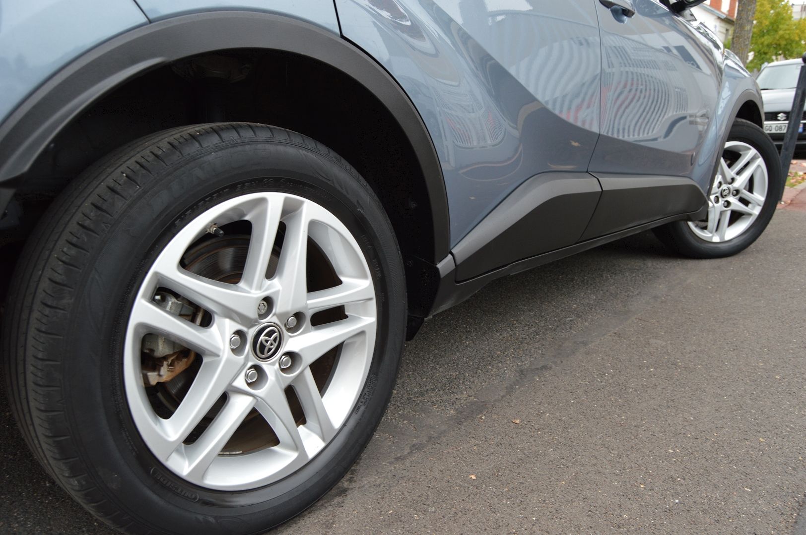 Toyota C-HR 122H DYNAMIC BUSINESS 2WD E-CVT + PROGRAMME BEYOND ZERO ACADEMY MY20