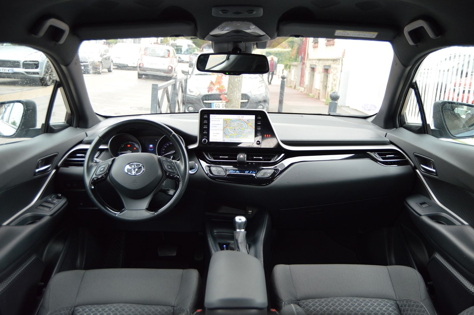 Toyota C-HR 122H DYNAMIC BUSINESS 2WD E-CVT + PROGRAMME BEYOND ZERO ACADEMY MY20