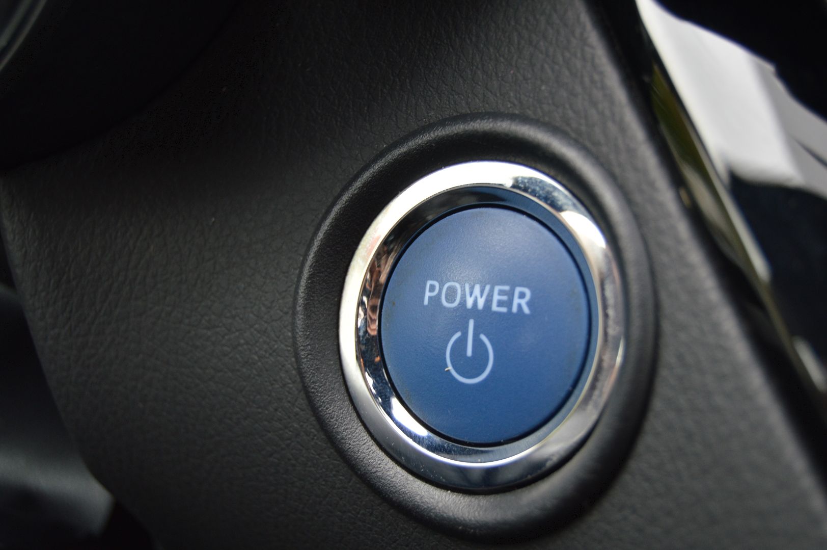 Toyota C-HR 122H DYNAMIC BUSINESS 2WD E-CVT + PROGRAMME BEYOND ZERO ACADEMY MY20