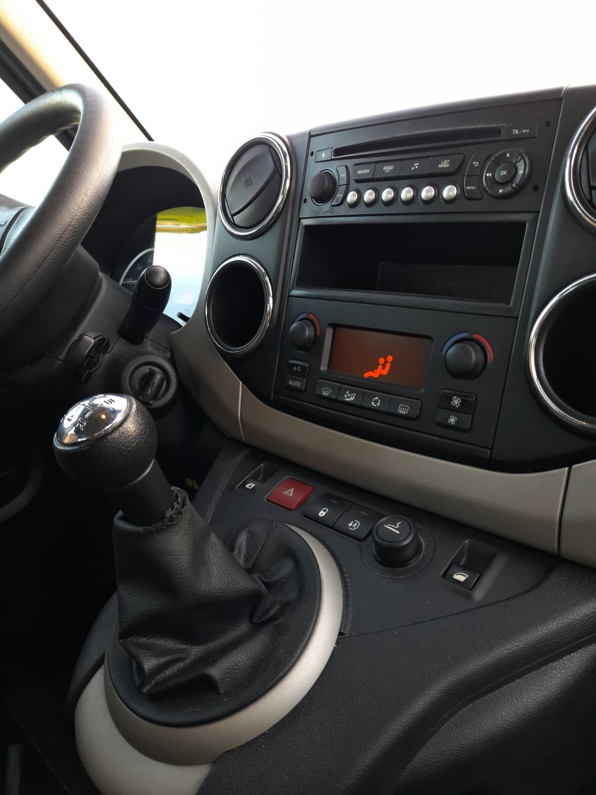 Peugeot Partner Tepee II 1.6 HDI 92 OUTDOOR