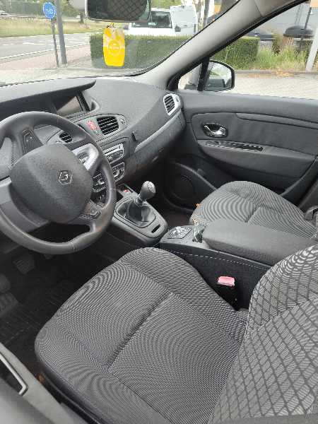 Renault Grand Scenic III (3) 1.2 TCE 130 ENERGY EXPRESSION 5PL