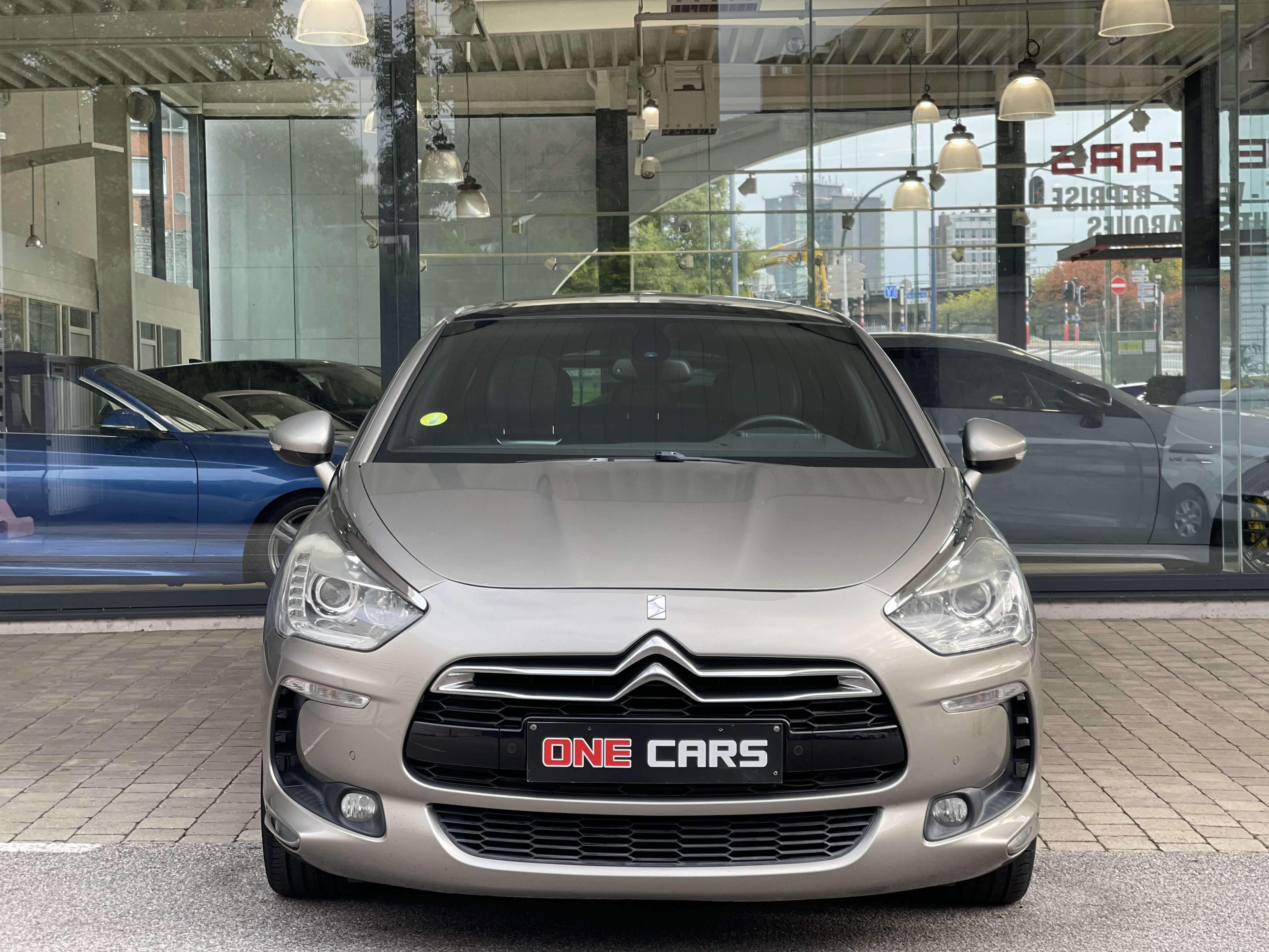 Citroen DS5 2.0 HDi CAMERA-TOIT PANO-CUIR ELEC-GPS-JA17-GAR1AN