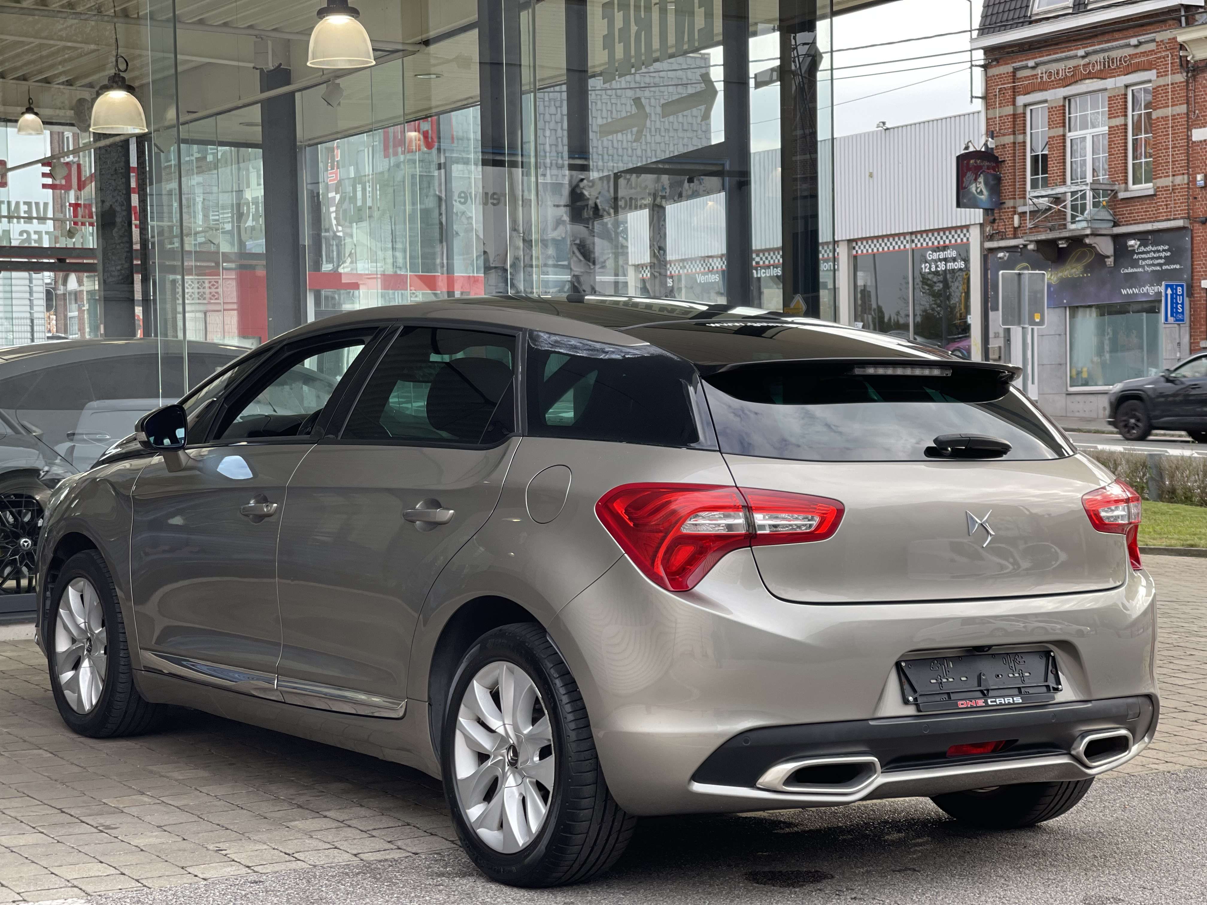 Citroen DS5 2.0 HDi CAMERA-TOIT PANO-CUIR ELEC-GPS-JA17-GAR1AN