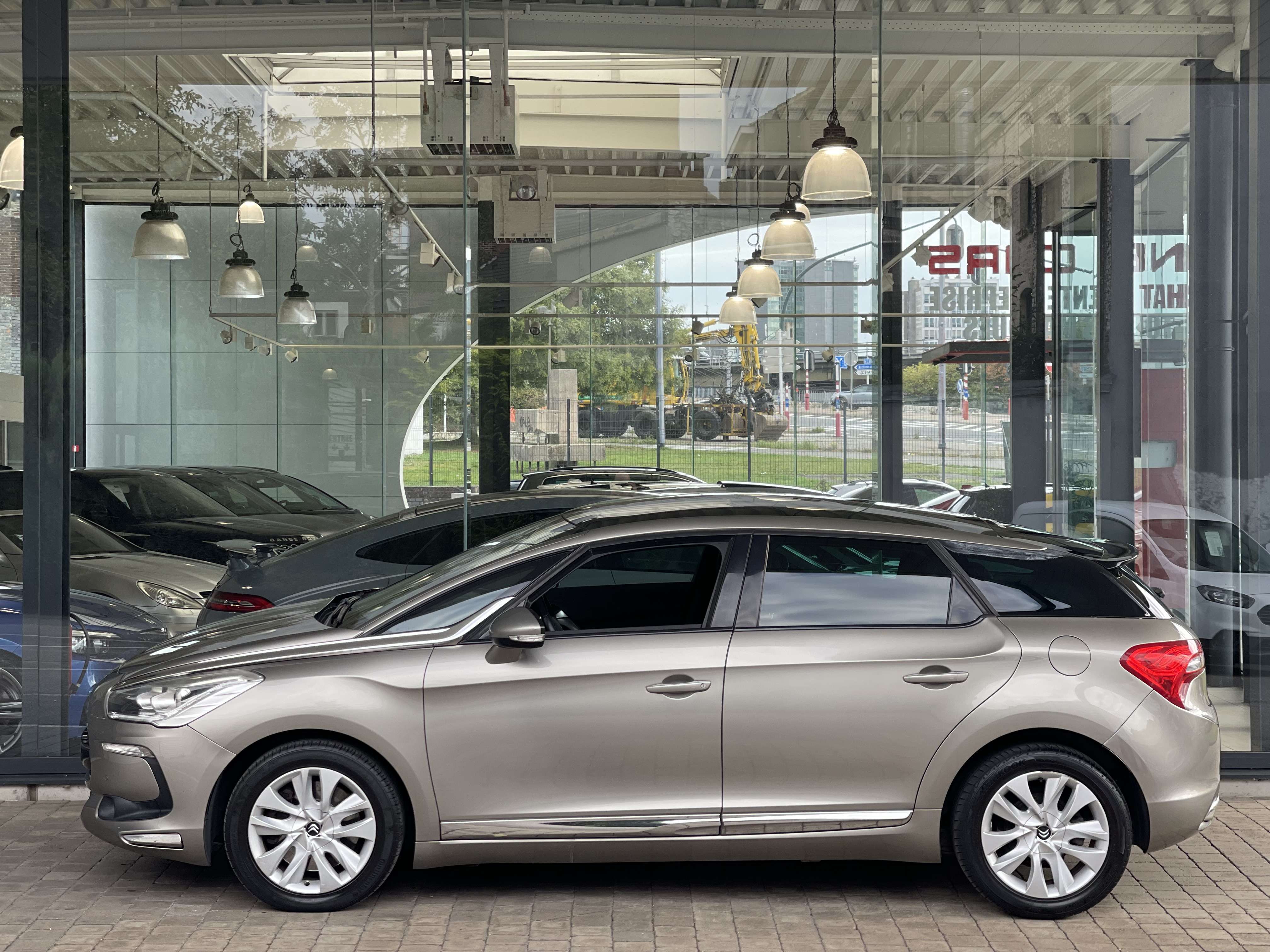 Citroen DS5 2.0 HDi CAMERA-TOIT PANO-CUIR ELEC-GPS-JA17-GAR1AN